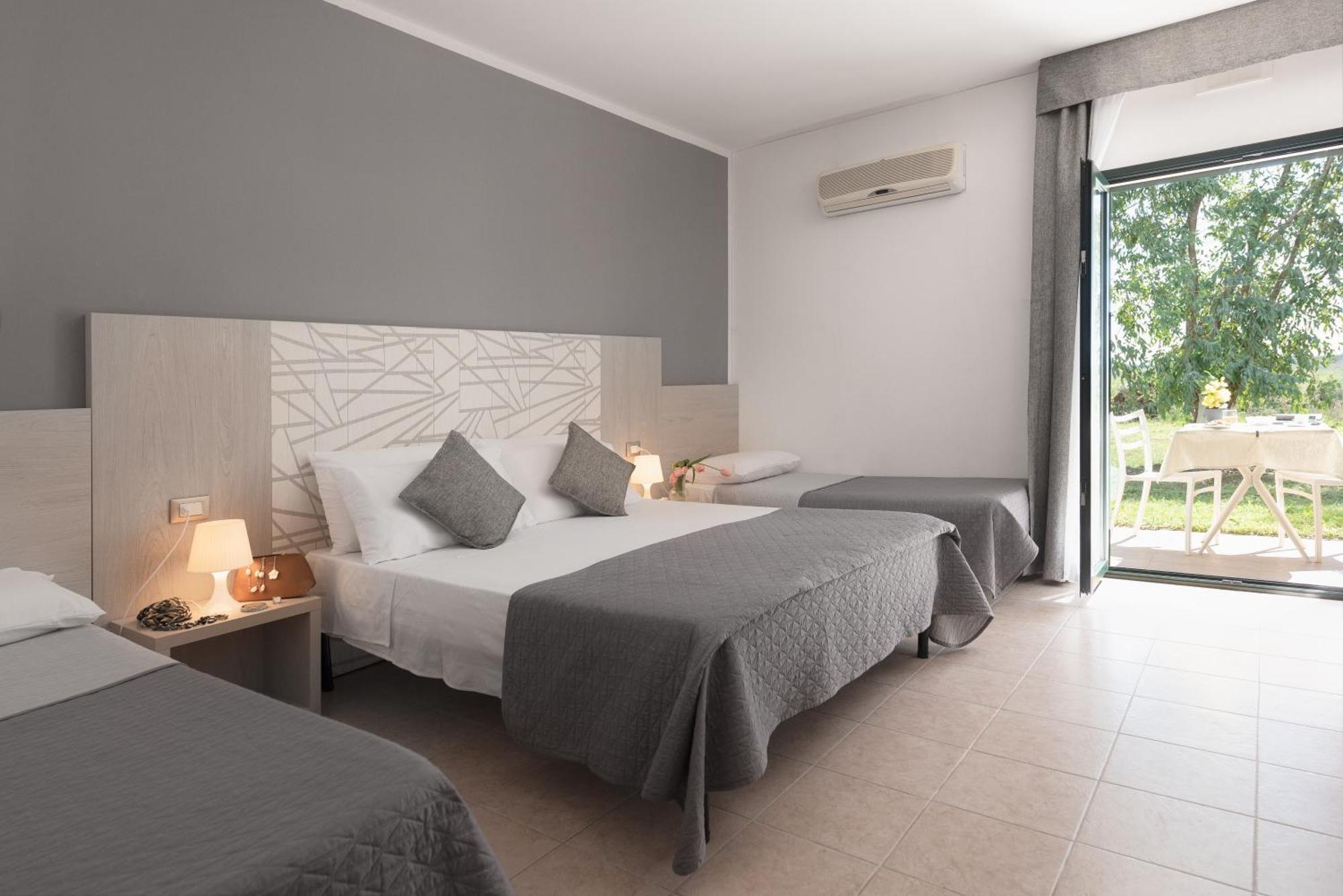 Hotel Le Muse Carpignano Salentino Buitenkant foto