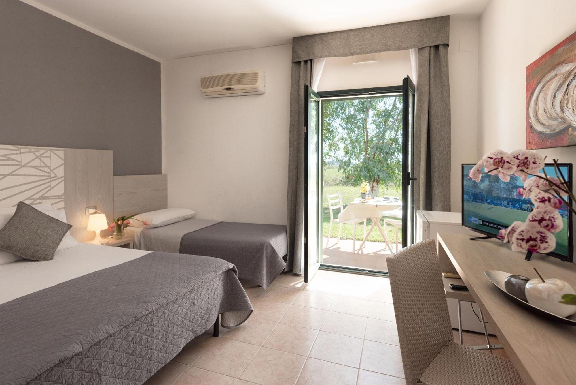 Hotel Le Muse Carpignano Salentino Buitenkant foto