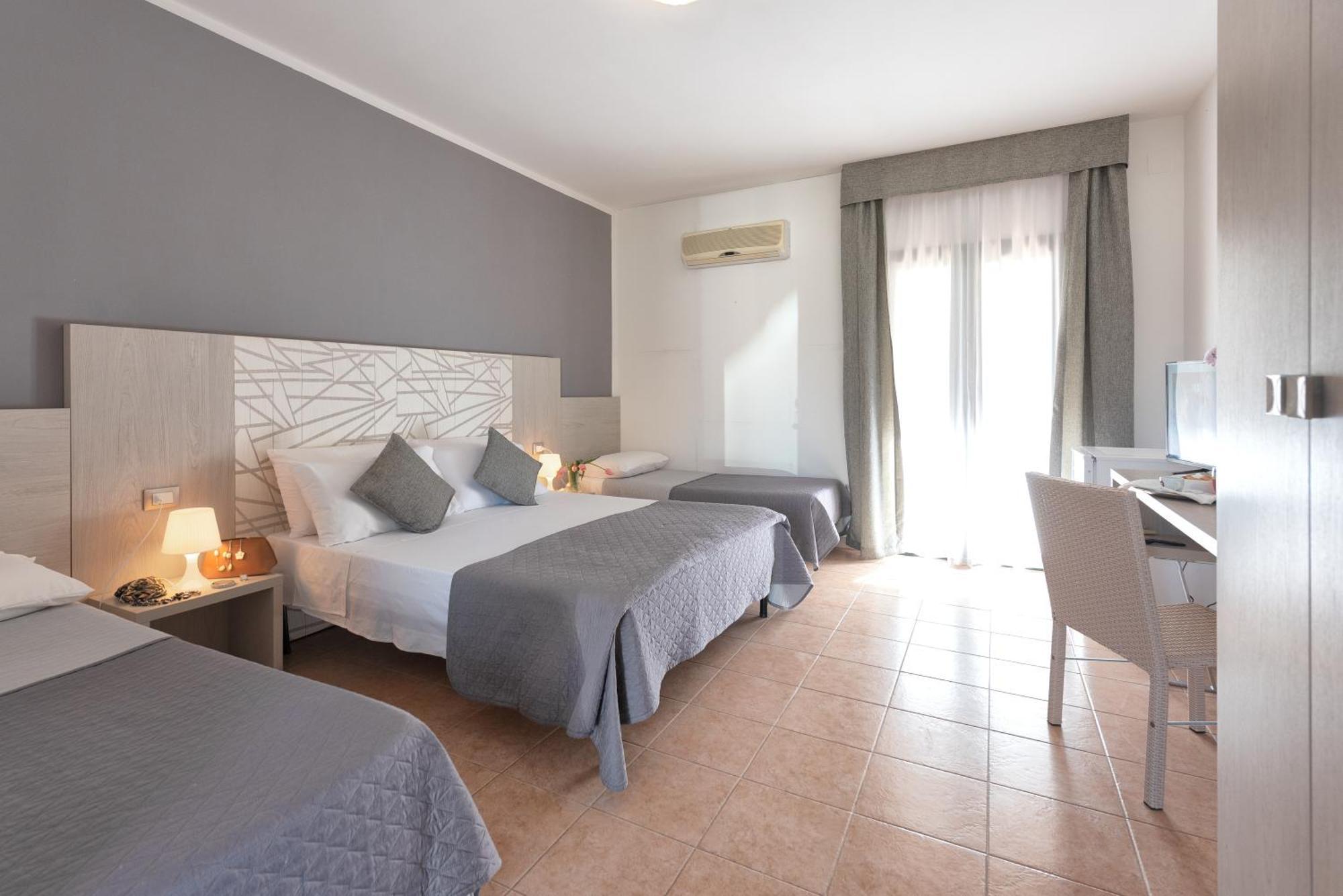 Hotel Le Muse Carpignano Salentino Buitenkant foto